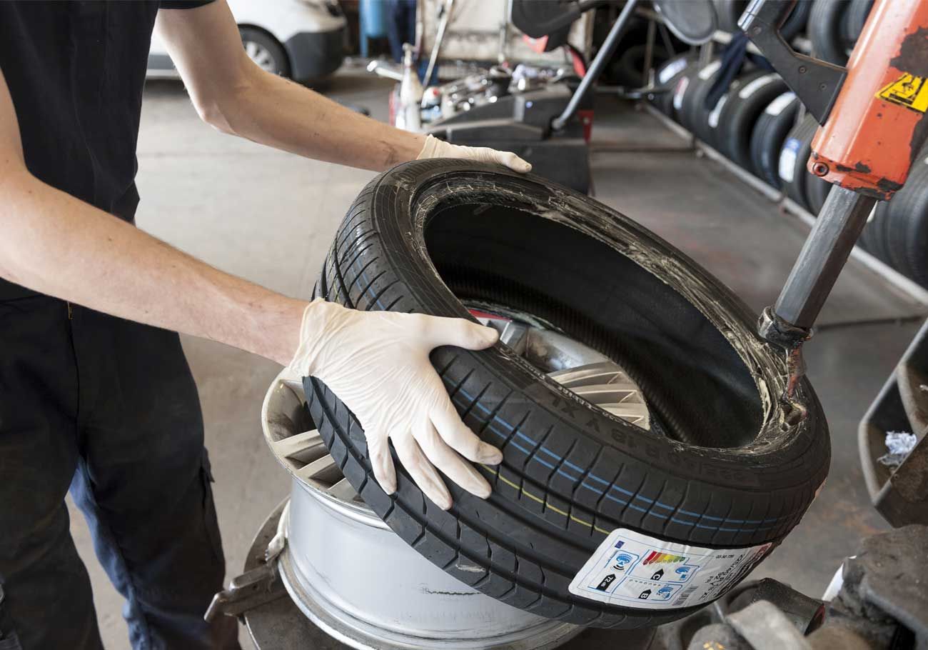 Interventi di convergenza e bilanciatura elettronica e commercializza pneumatici di prima